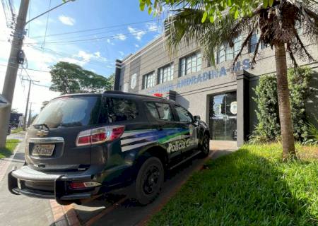 Mulher tem bolsa furtada enquanto caminhava por avenida de Nova Andradina